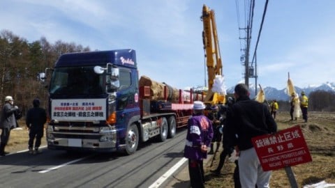 トレーラー運搬による山出し